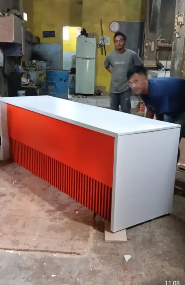 Meja kerja resepsionis custom