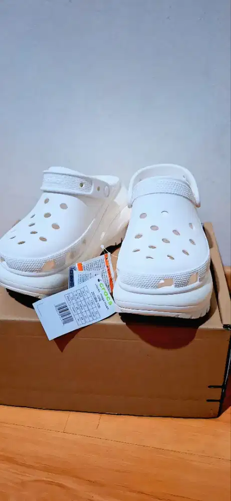 New CROCS Womens UNUSEX MEGA CRUSH