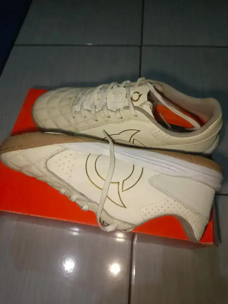 Jual cepat Sepatu futsal