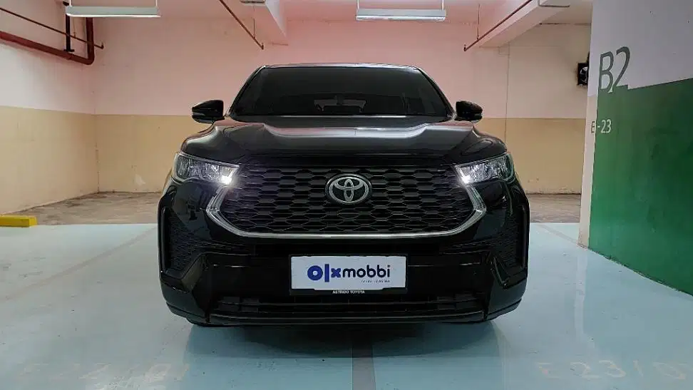 TDP 17JT Toyota Kijang Innova 2.0 Zenix V CVT Bensin-AT Hitam 2022