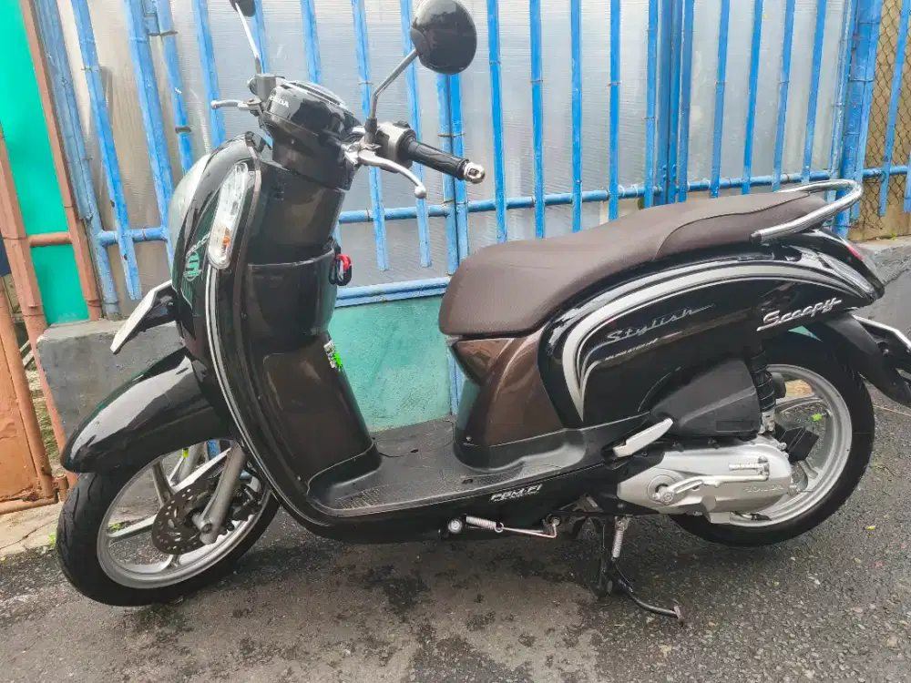 Scoopy 2015 warna hitam coklat