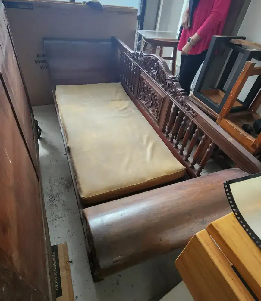 Kursi panjang ukir kayu jati