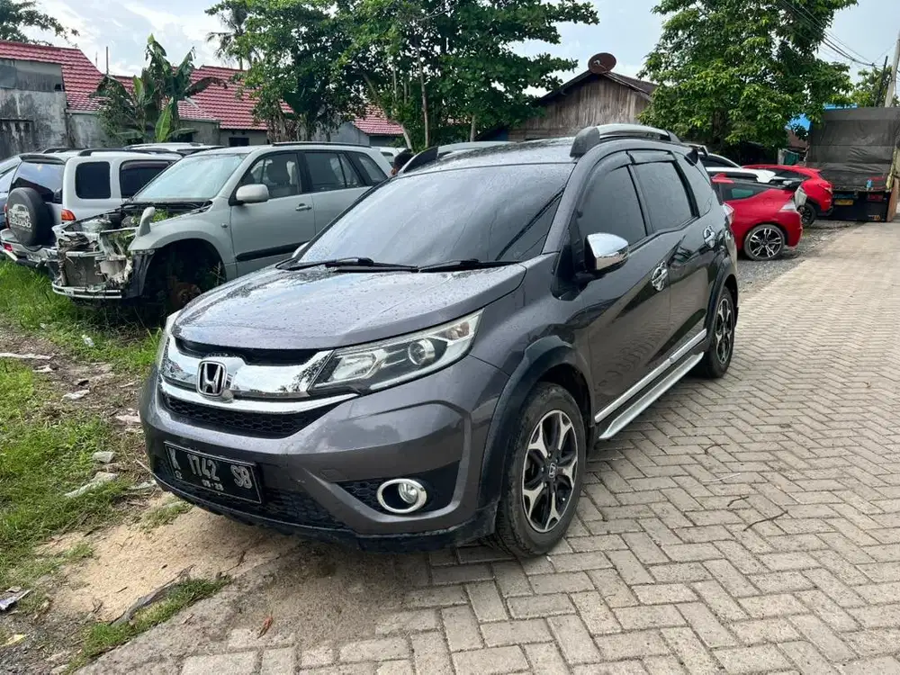 Di jual BRV tipe tertinggi bening siap pakai