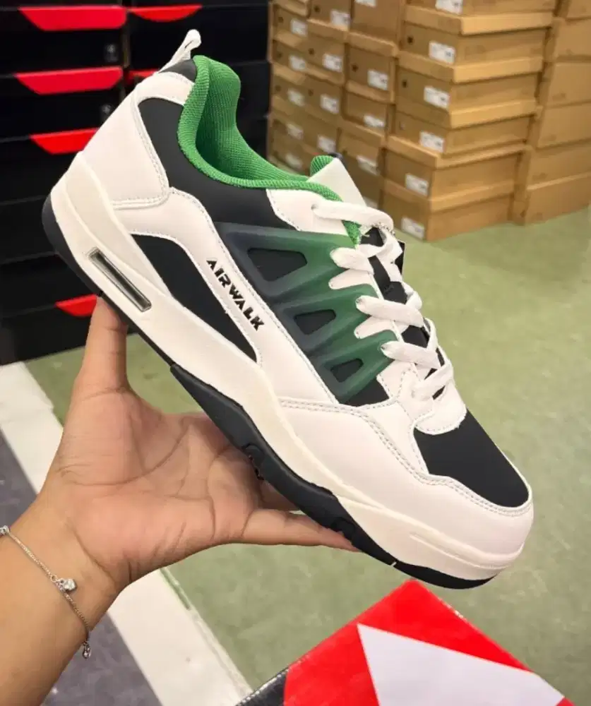 Sepatu sneaker airwalk sizs 41 dan 42 murah