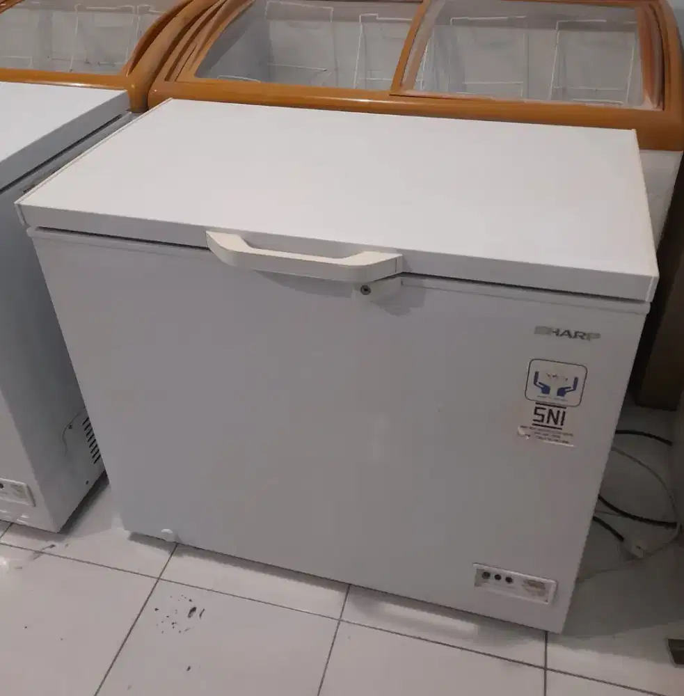 Freezer Box 200 Liter merek LG . Second . Bergaransi