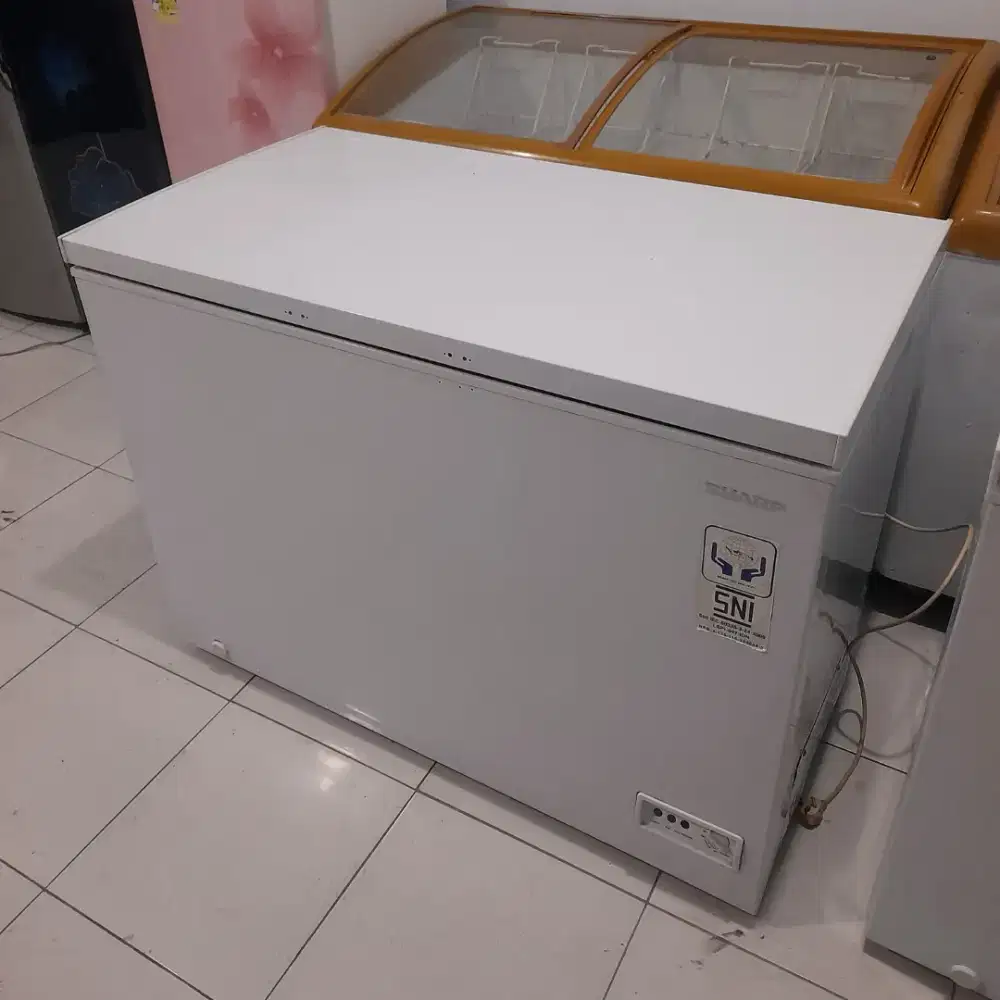Freezer Box 300 Liter . Second . Bergaransi