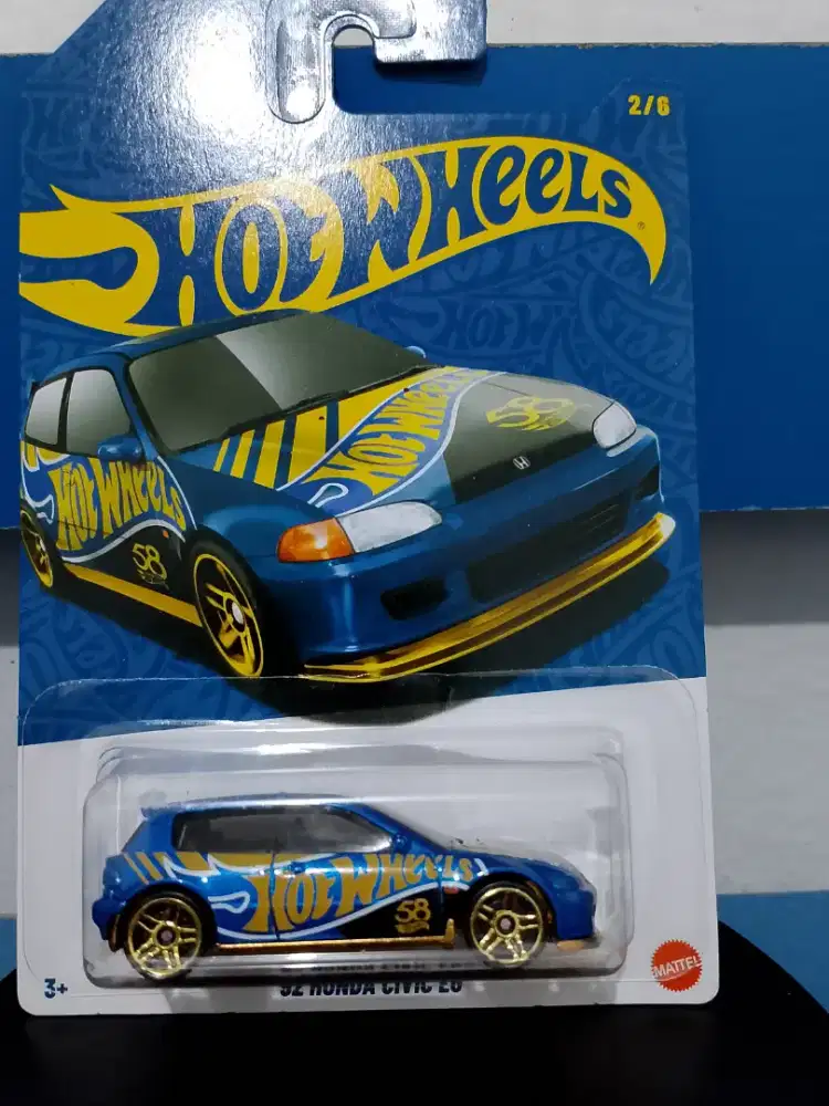 Mainan mobil kecil hot wheels