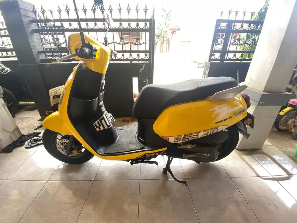 DIJUAL SCOOTER CAKEP KAYA VESPA! KM RENDAH BANGETTTTT!