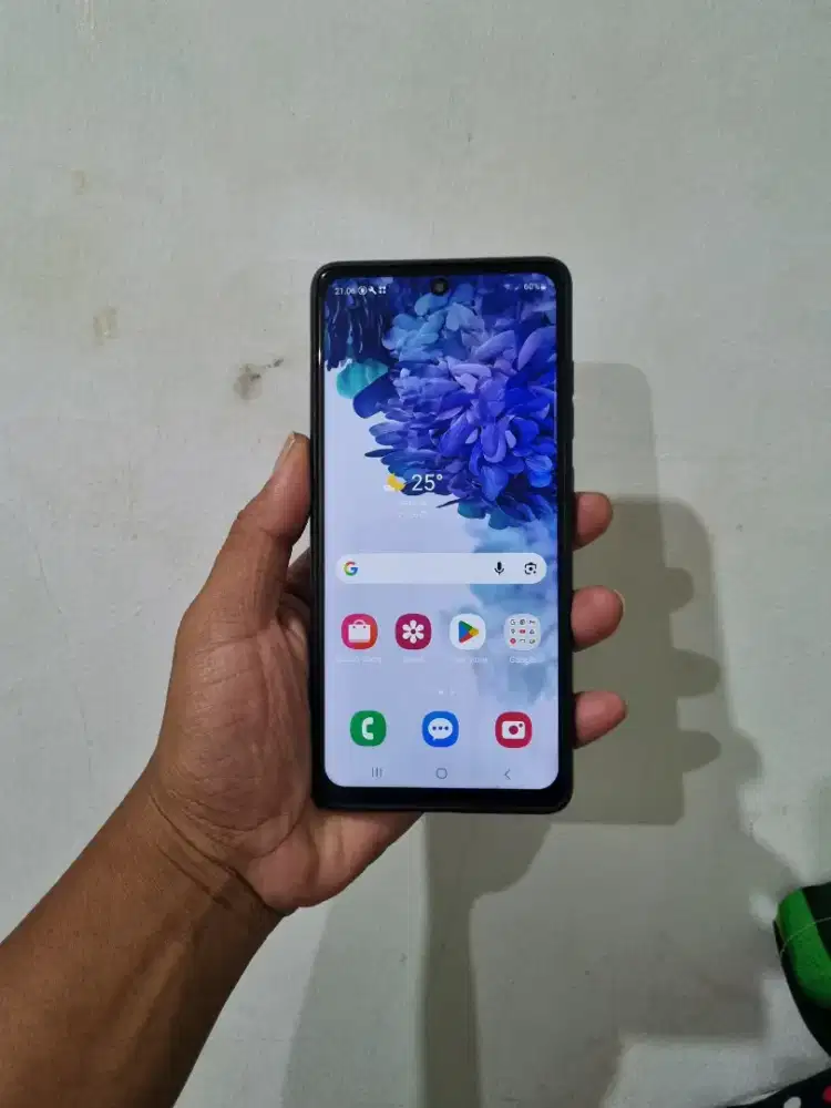 Samsung s20 FE ram 8,/128gn hp charger