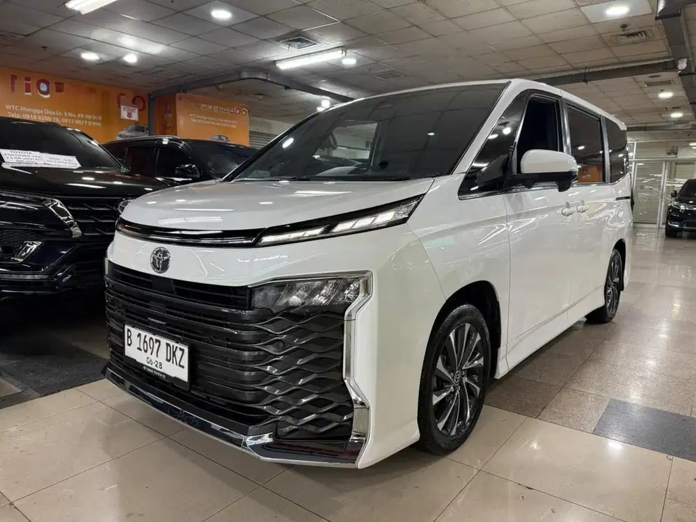 Km 20rb Toyota Voxy 2023 antik