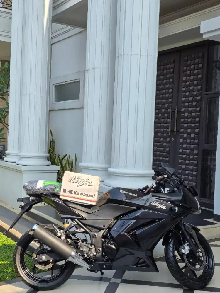 Kawasaki ninja 250 2011 km 70 perak gress like new