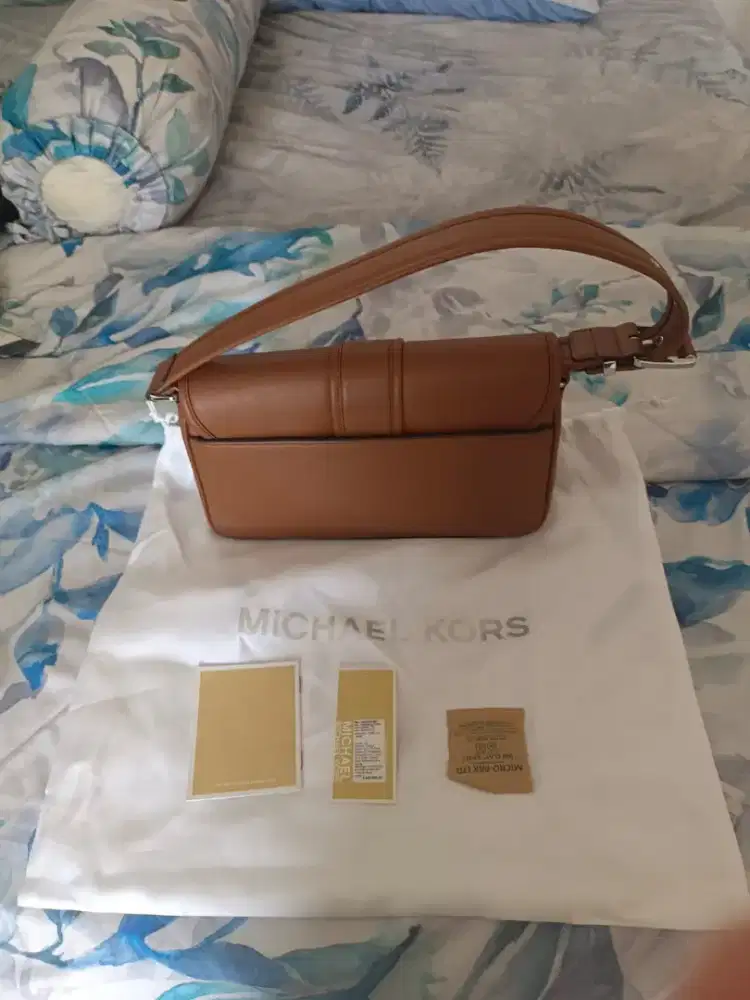 Jual tas MK original beli di senayan city, masih baru, baru di pake 2x