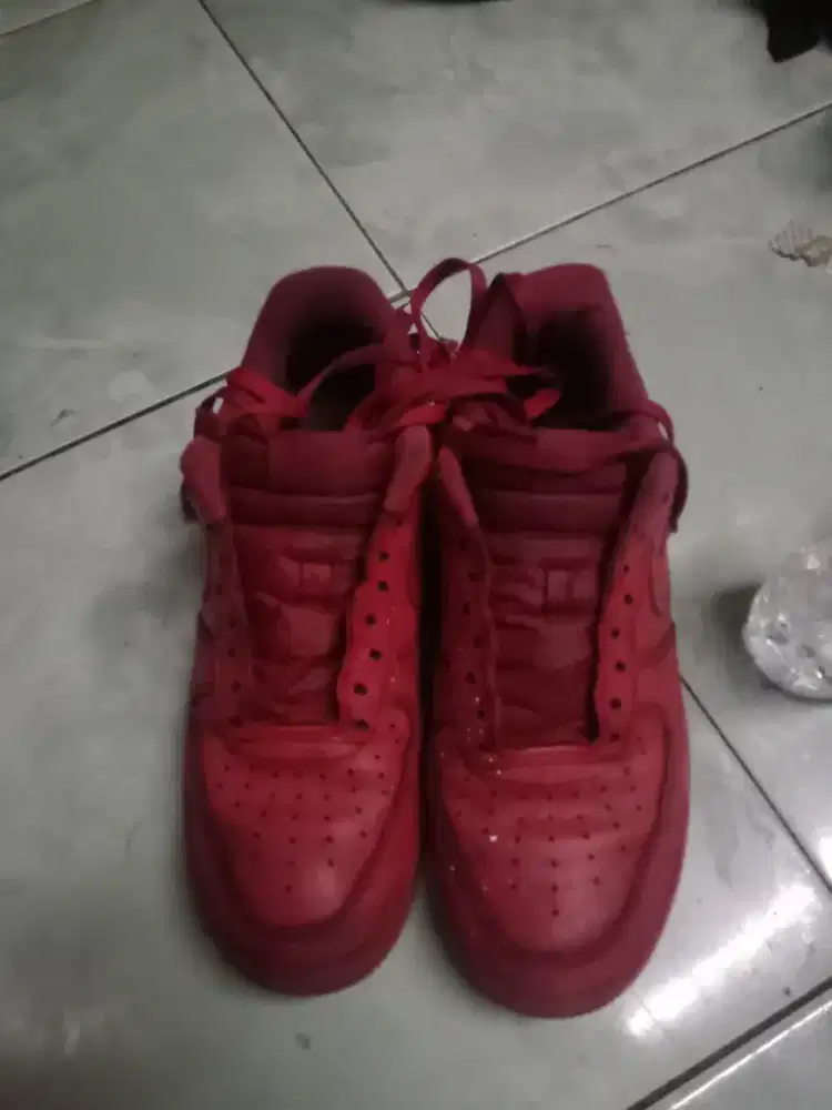 Sepatu merek NIKE ukuran 43