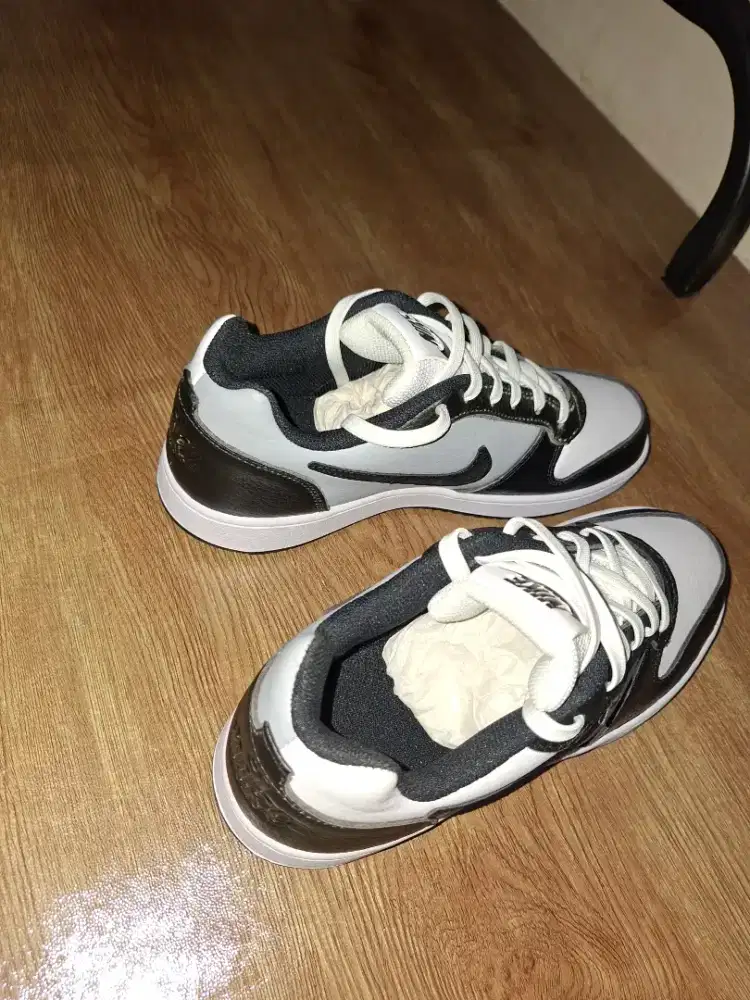 SEPATU NIKE EBERNON LOW