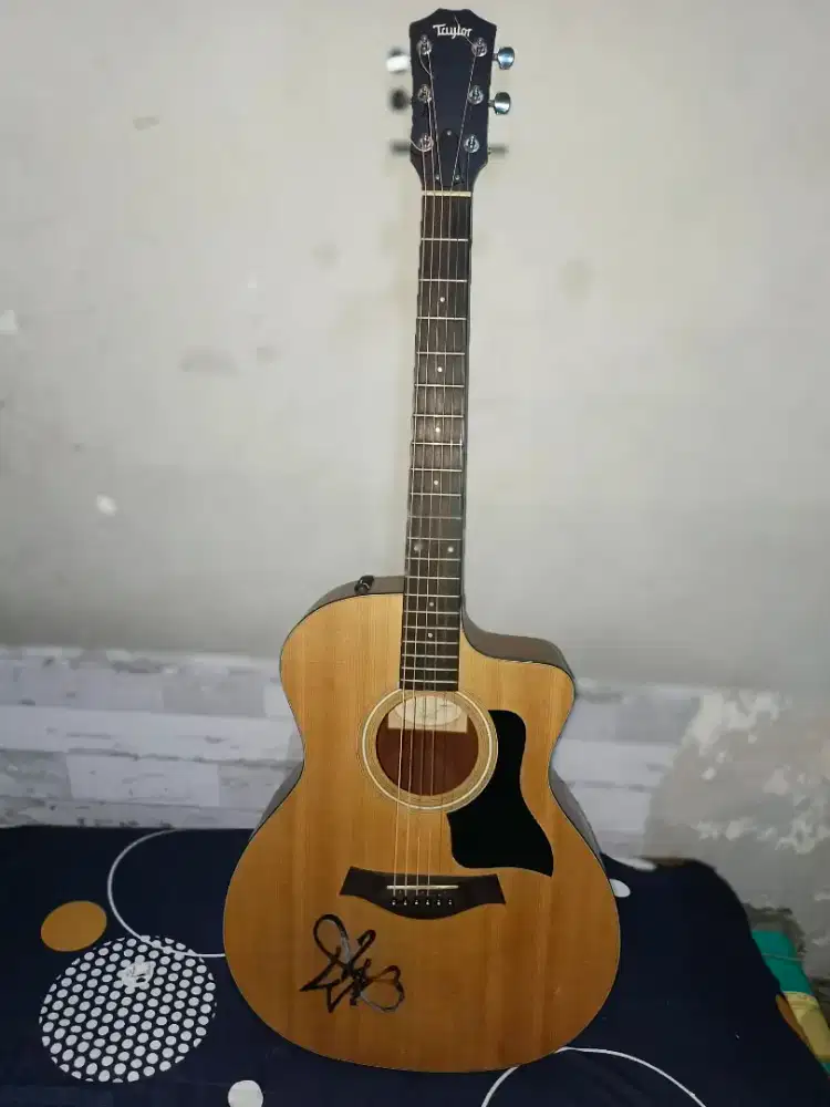 Taylor 114CE Eletric Acoustic guitar