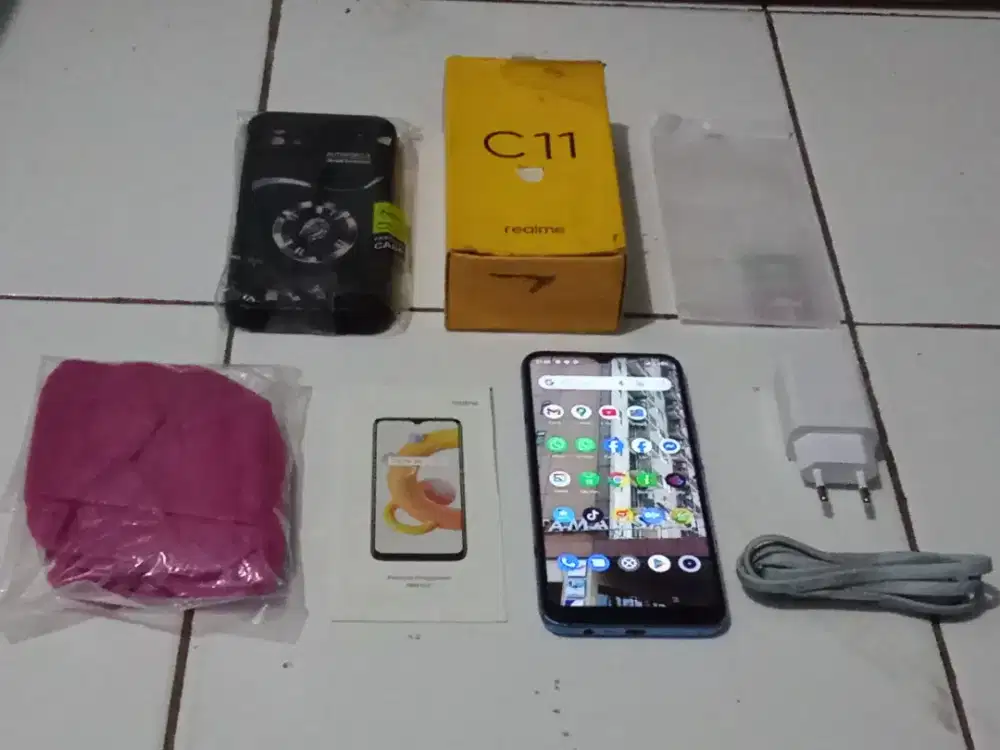 Realme C11 ( 2022 )
Ram 4gb
Rom 64gb
Blue Edition FULSET 
Kel : ( Dus