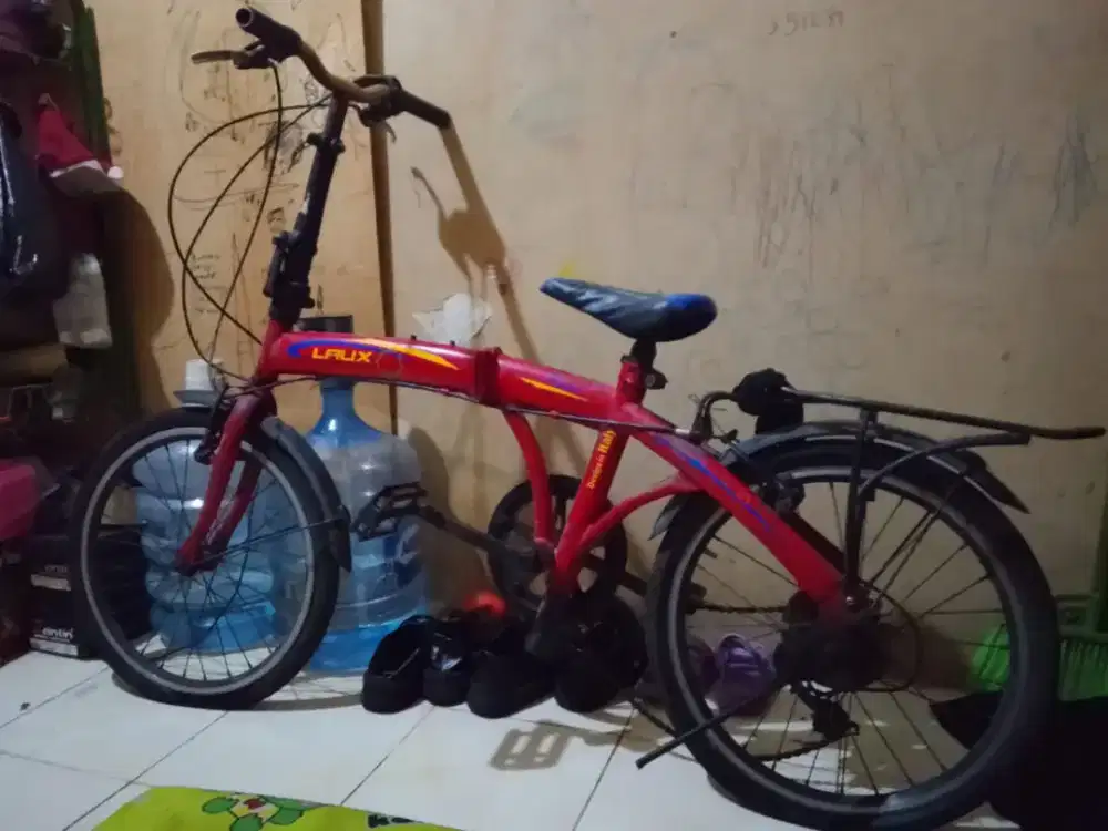 Sepeda lipat merek Laux
