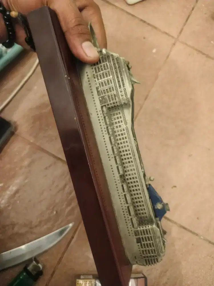 Miniatur kapal pesiar MSc orchestra