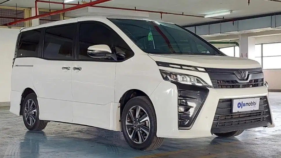 TDP 13JT Toyota Voxy 2.0 Bensin-AT Putih 2019