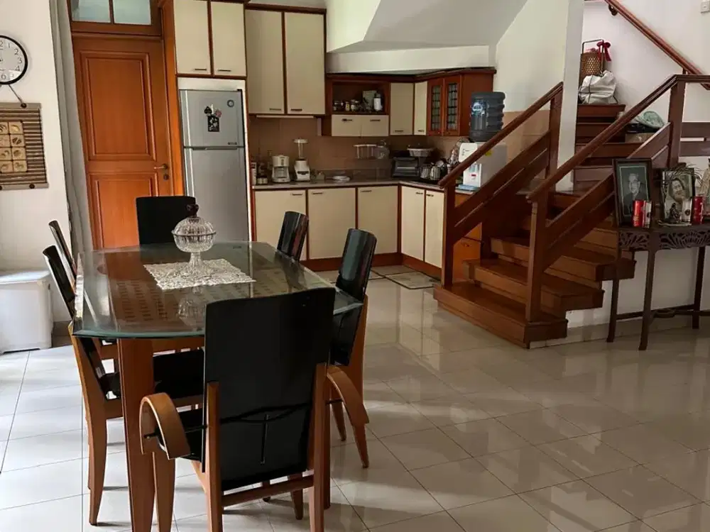 Rumah 2 Muka di Patal Senayan – Grogol Utara | LT 689 M² | Jalan Lebar 4 Mobil - HITUNG TANAH