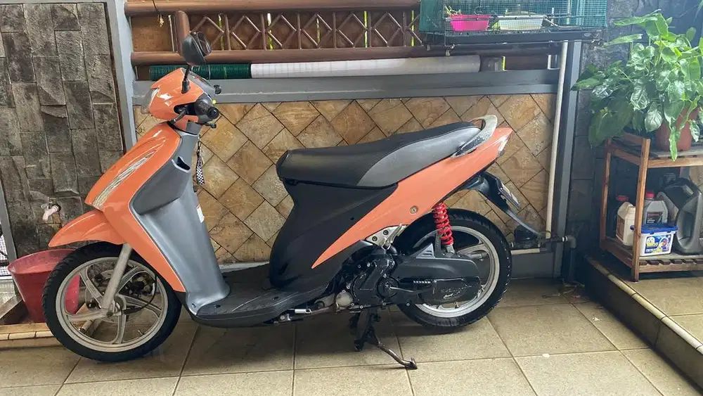 Suzuki Spin 125 Glitzy Orange (Langka)