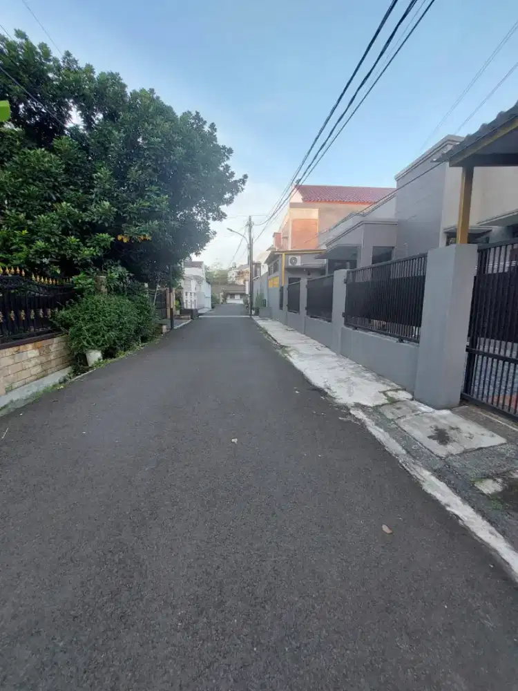 Rumah besar, lokasi strategis, harga sangat murah BU