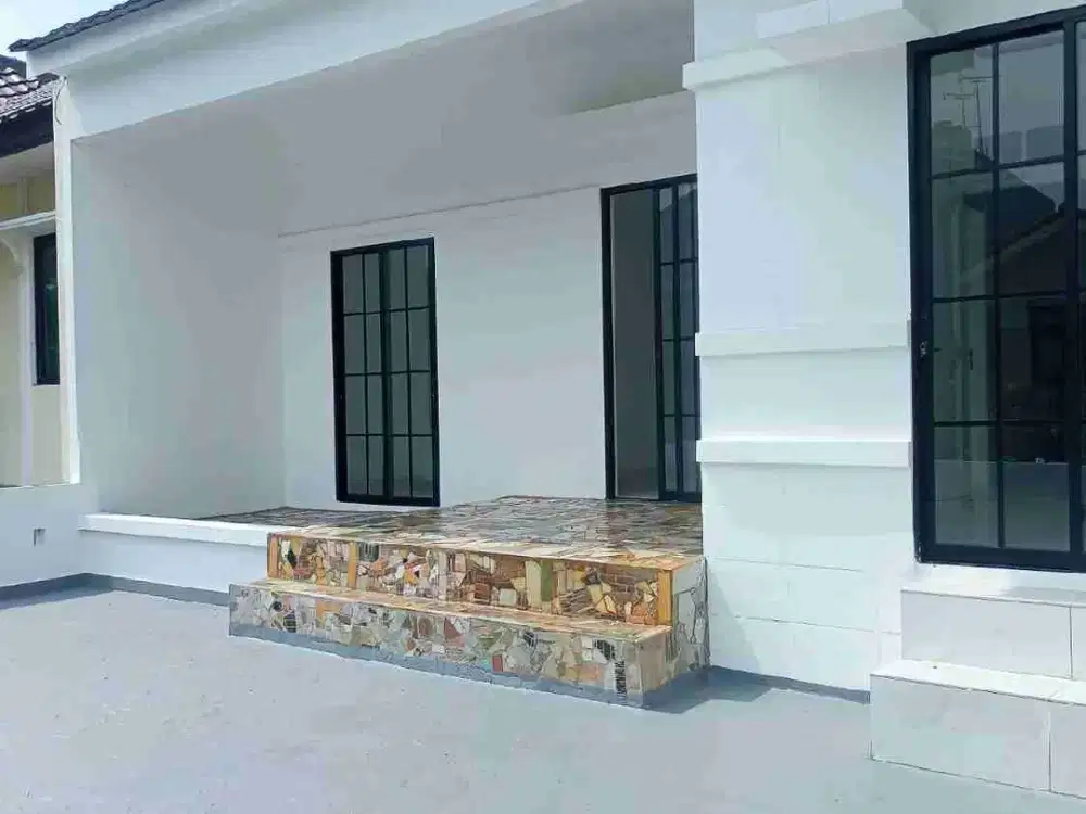 Dijual cepat rumah 3Lantai baru selesai renovasi di legenda wisata
Harga TERMurah dibawah pasaran