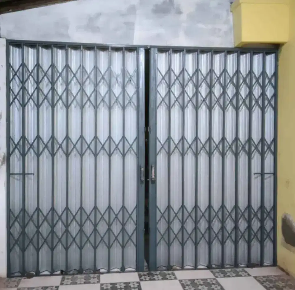 Folding gate dan rolling door