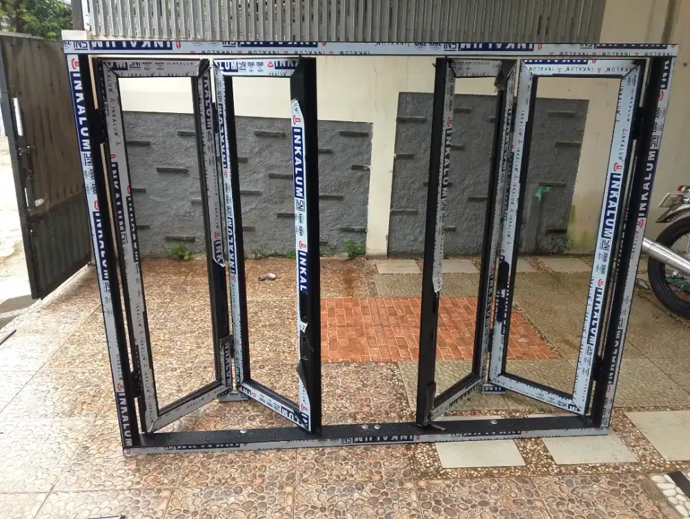 Jendela lipat aluminium