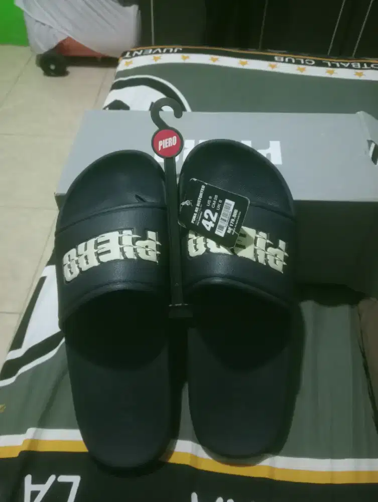 Sendal Piero (42)