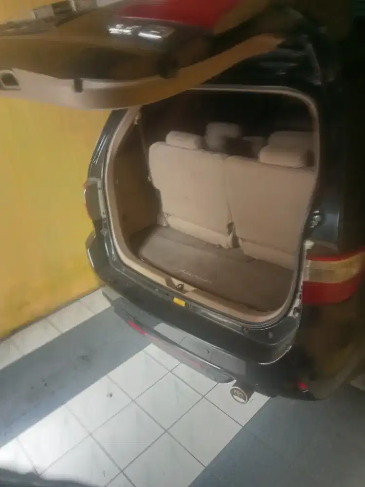 Mobil Fortuner Hitam 2011