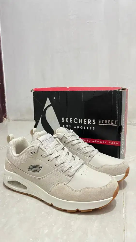 Sepatu Skechers baru