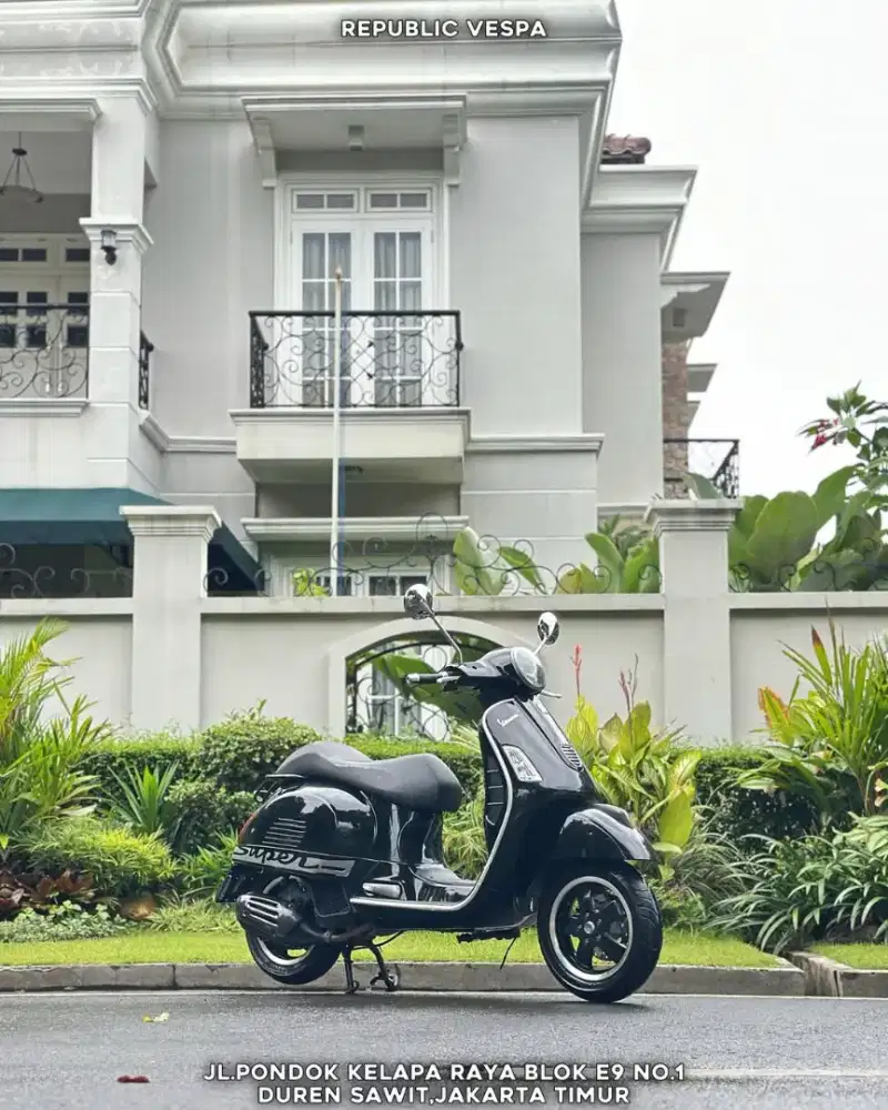 JUAL CEPAT PIAGGIO VESPA GTS 150 IGET ABS THN 2018 PERFECT CONDITION