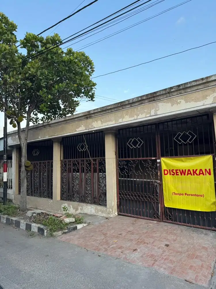 DISEWAKAN RUMAH DISURABAYA BARAT LOKASI SANGAT STRATEGIS