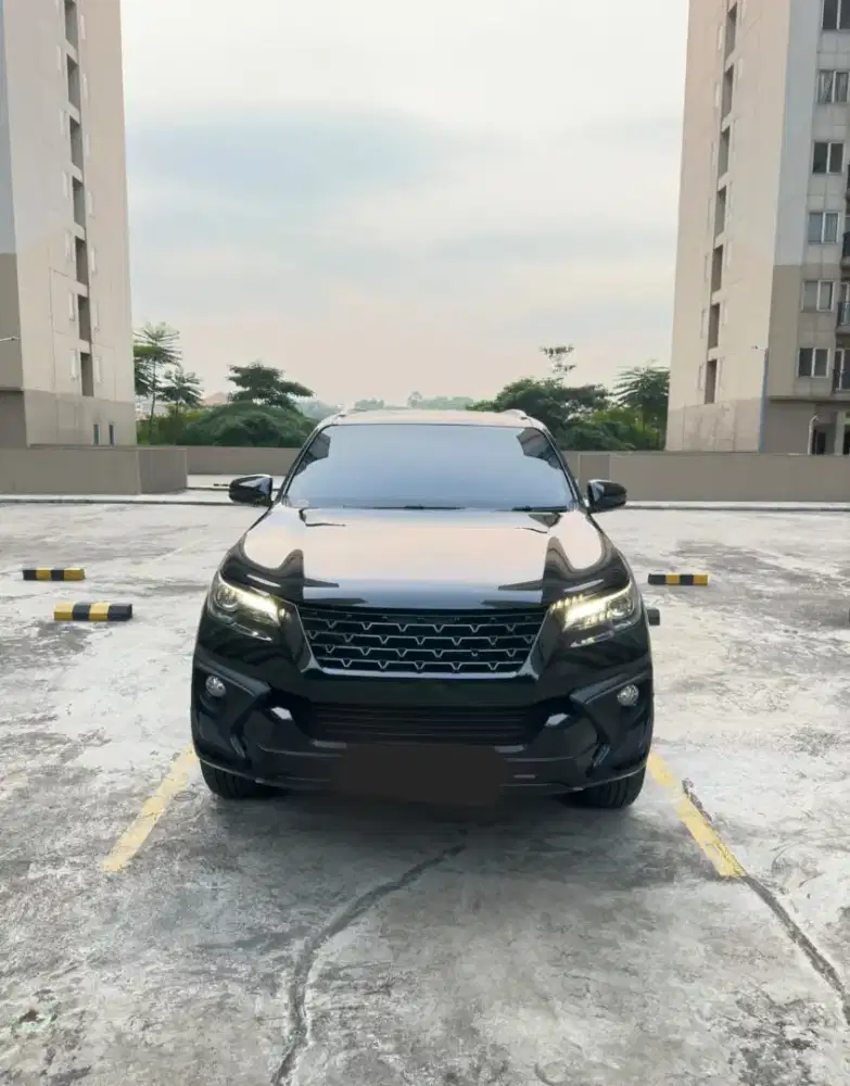 Fortuner VRZ 4x2 AT th. 2016 warna hitam