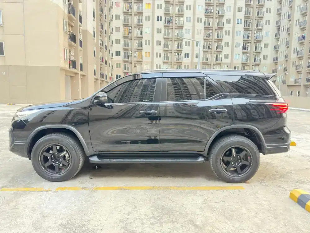 Fortuner VRZ 4x2 AT th. 2016 warna hitam
