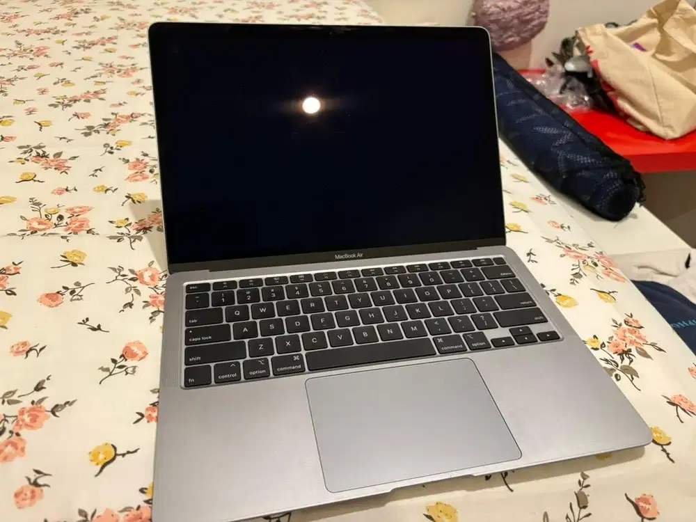 Ipad 9 64GB ex inter + macbook air 13 inch i3 2020