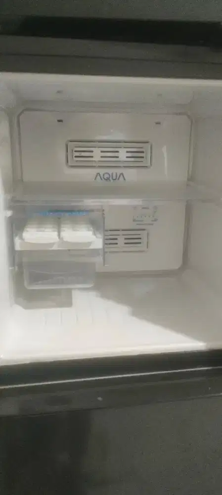 KULKAS 2 PINTU MERK AQUA