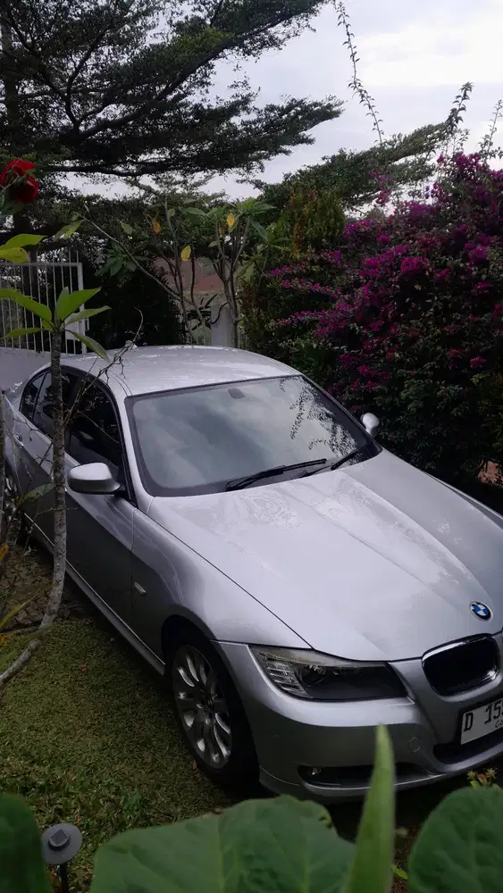 BMW 320i 2011 Bensin