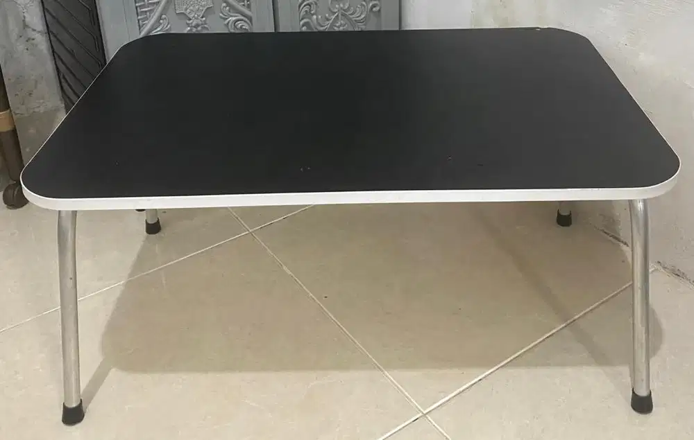 MEJA BELAJAR DARI BAHAN KAYU DAN BESI