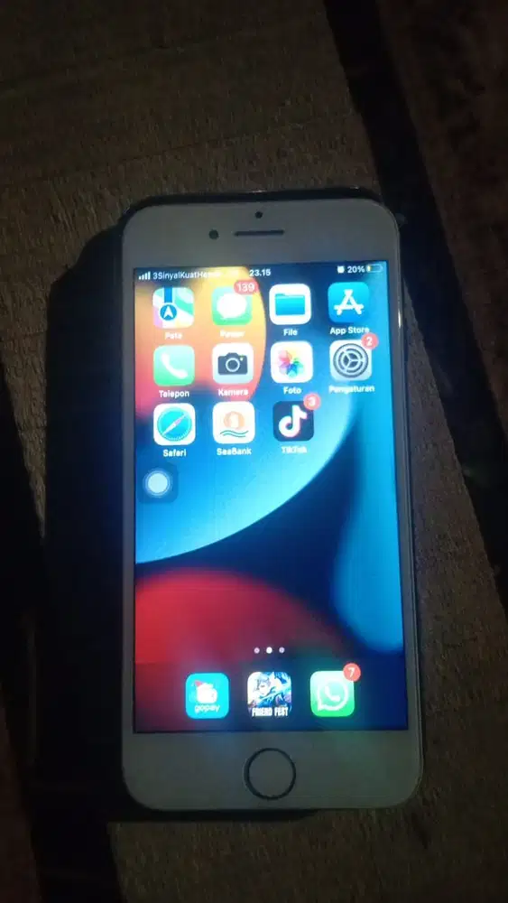 Iphone7/32gb. white gold