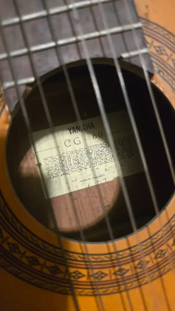 Gitar dijual apa adanya