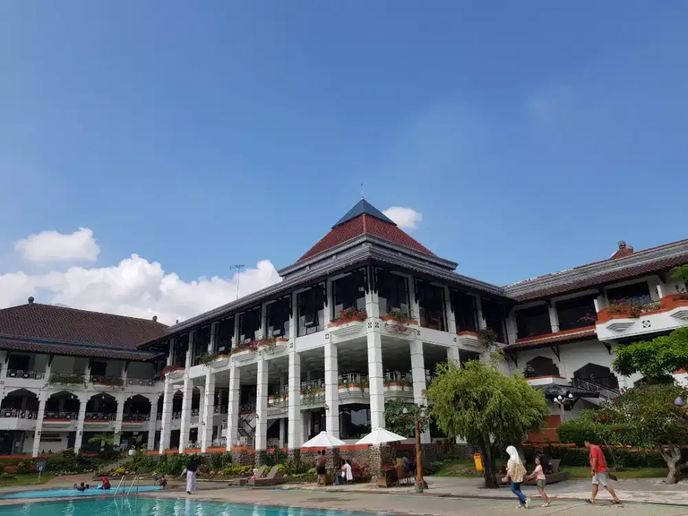 Dibutuhkan Banyak SPG Khusus Perempuan Untuk Pameran Otomotif