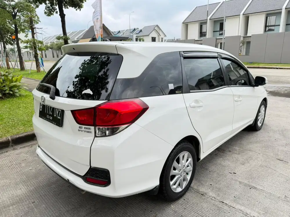 mobilio E at matic 2015 putih km low