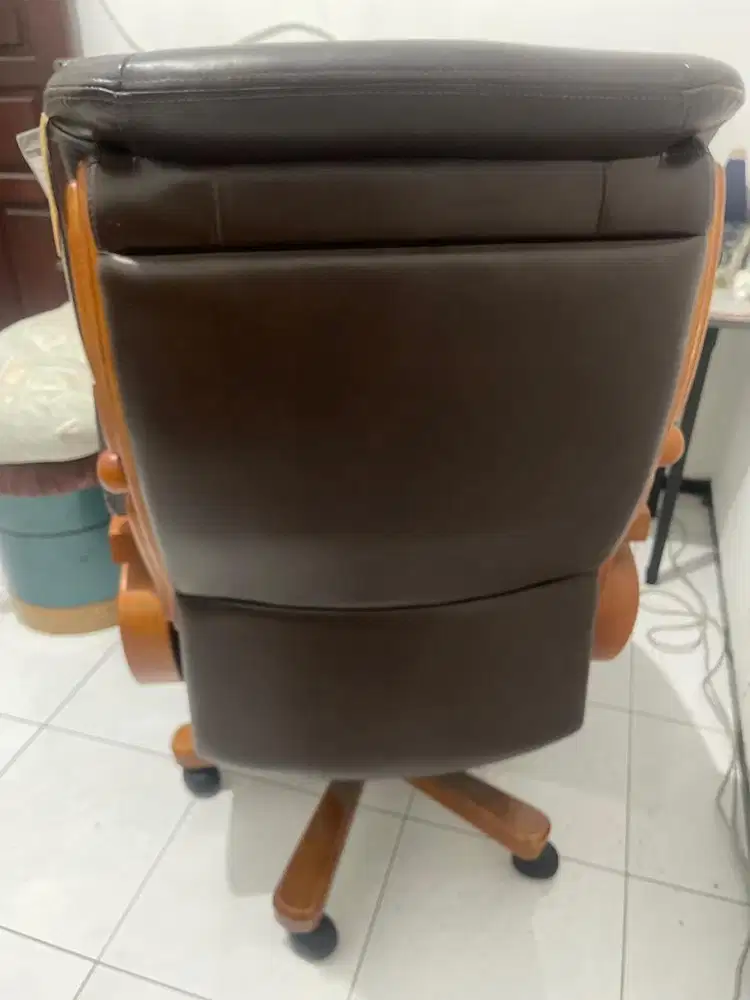 kursi direktur kondisi bagus