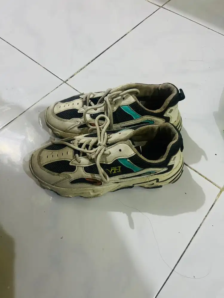Sepatu anak bisa di bersihkan
