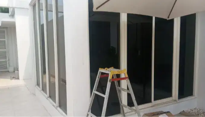 Kaca Film Panggilan ke rumah toko kantor pasang kacafilm sandblast