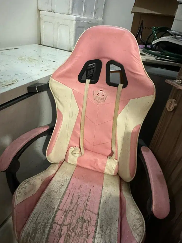 Kursi gaming pink