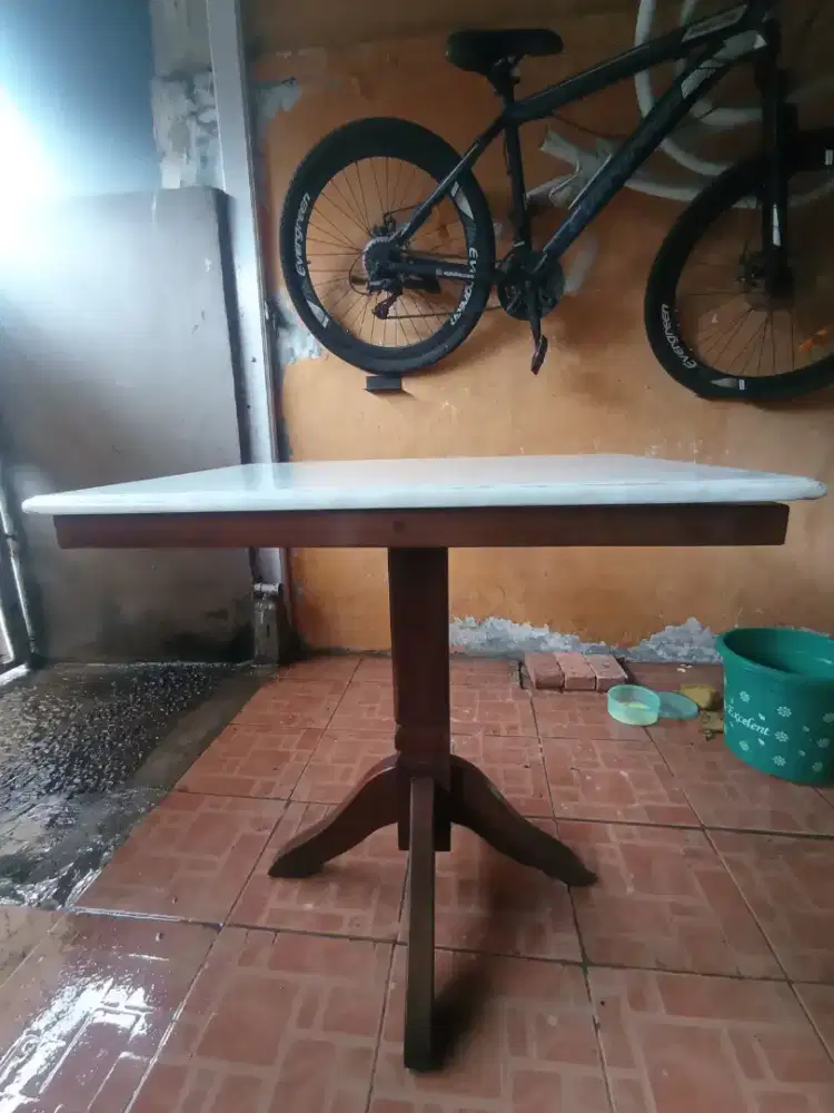 MEJA Makan MarMer sisaan pameran