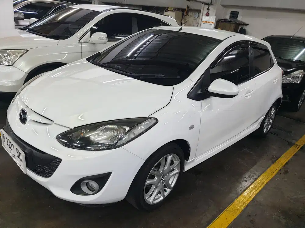 Mazda 2 Sport  CBU Jepang A/T Putih Pajak Panjang Low KM Mulus Dp 7Jt